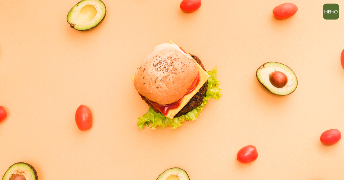 誰說吃漢堡不健康？加入「酪梨」一次補足 20 種營養